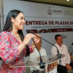 Indira Vizcaíno entregó 25 plazas definitivas a personal de educación en Colima; ya suman 127 y se triplica certeza laboral respecto al sexenio anterior