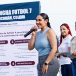 Mandataria Indira Vizcaíno entregó en Tecomán dos nuevas canchas de futbol 5 y 7