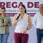 Indira Vizcaíno supervisó y entregó y obras que transforman en Tecomán